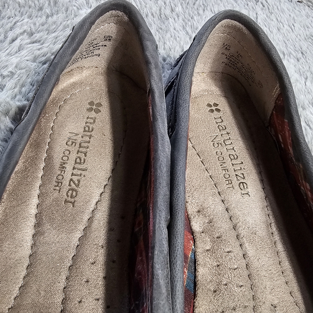 Women's Grey Naturalizer Loafers, Size 7 - Picture 11 of 12
